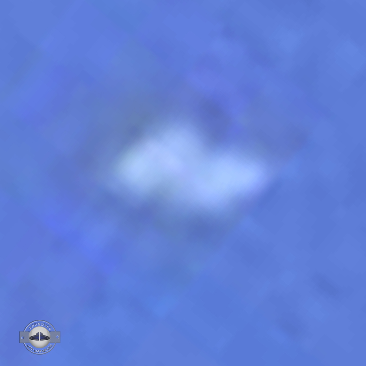 UFO in a blue sky near the pont des demoiselles in Toulouse UFO Picture #11-6