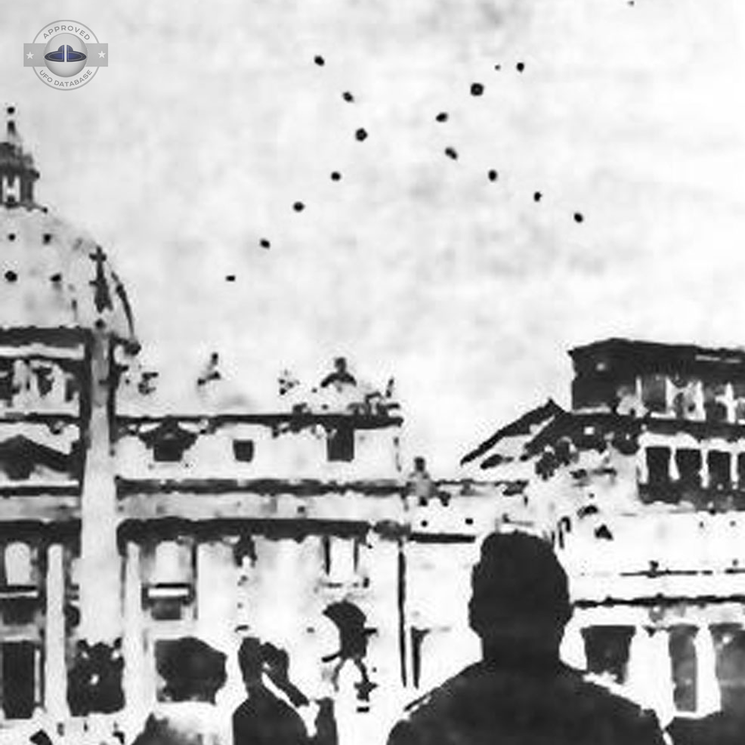 UFO picture showing people St Peter’s Square looking several UFO UFO Picture #104-2