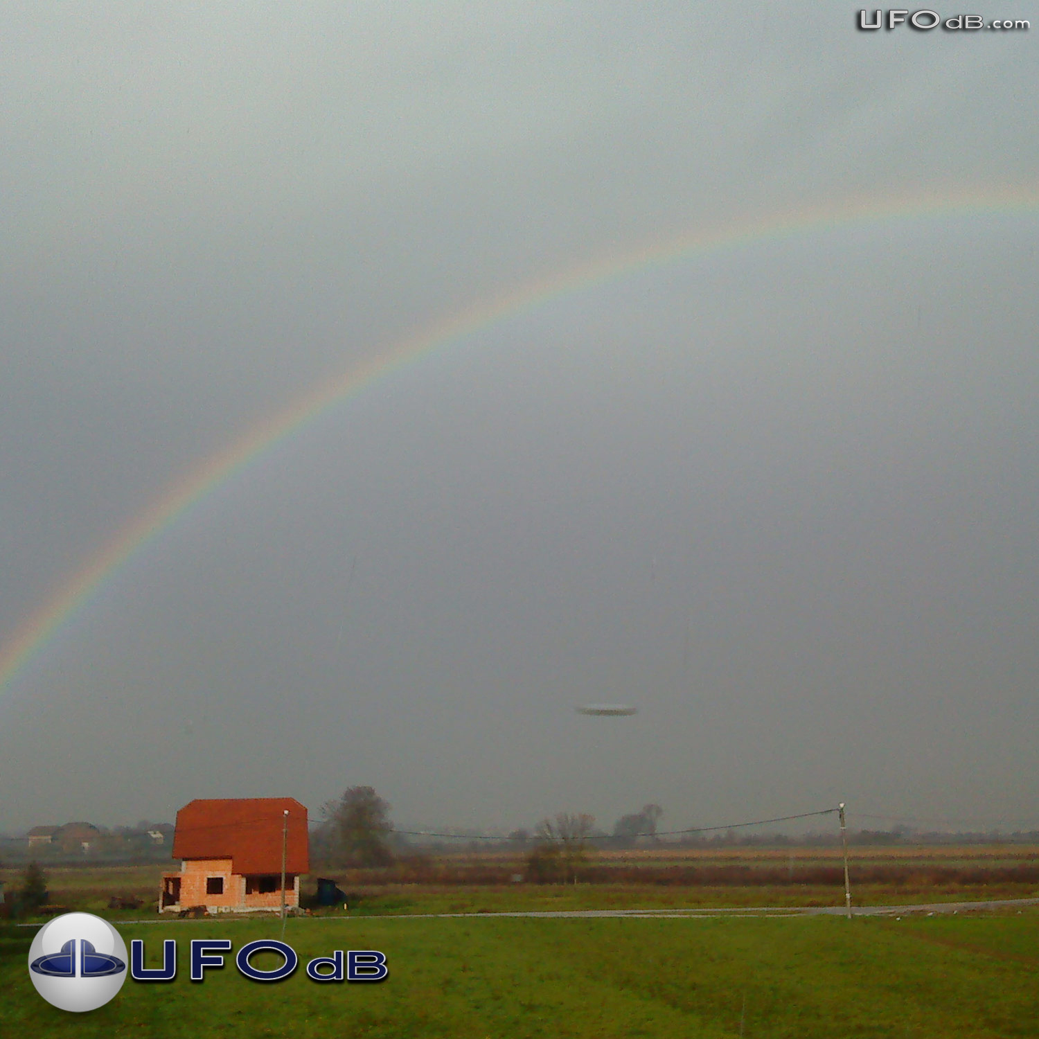 Very Clear UFO picture of Saucer in Sputnik, Croatia | November 2010 UFO Picture #335-1