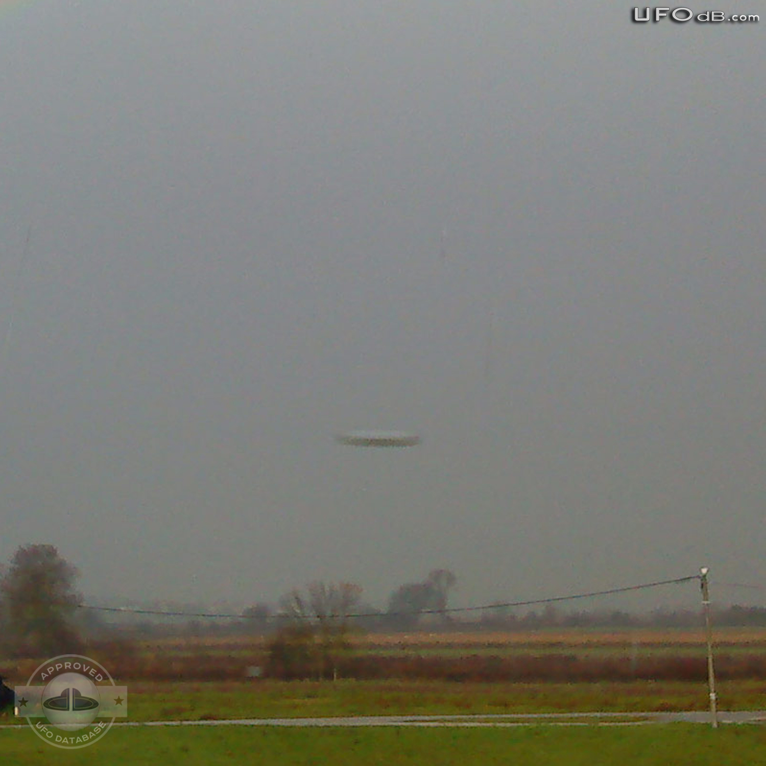 Very Clear UFO picture of Saucer in Sputnik, Croatia | November 2010 UFO Picture #335-2