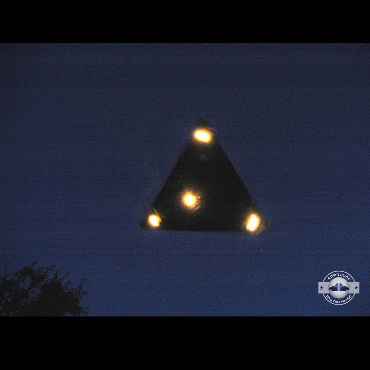 Wallonia Belgium June 15 1990 UFO Picture | Belgian wave UFO sighting UFO Picture #150-6
