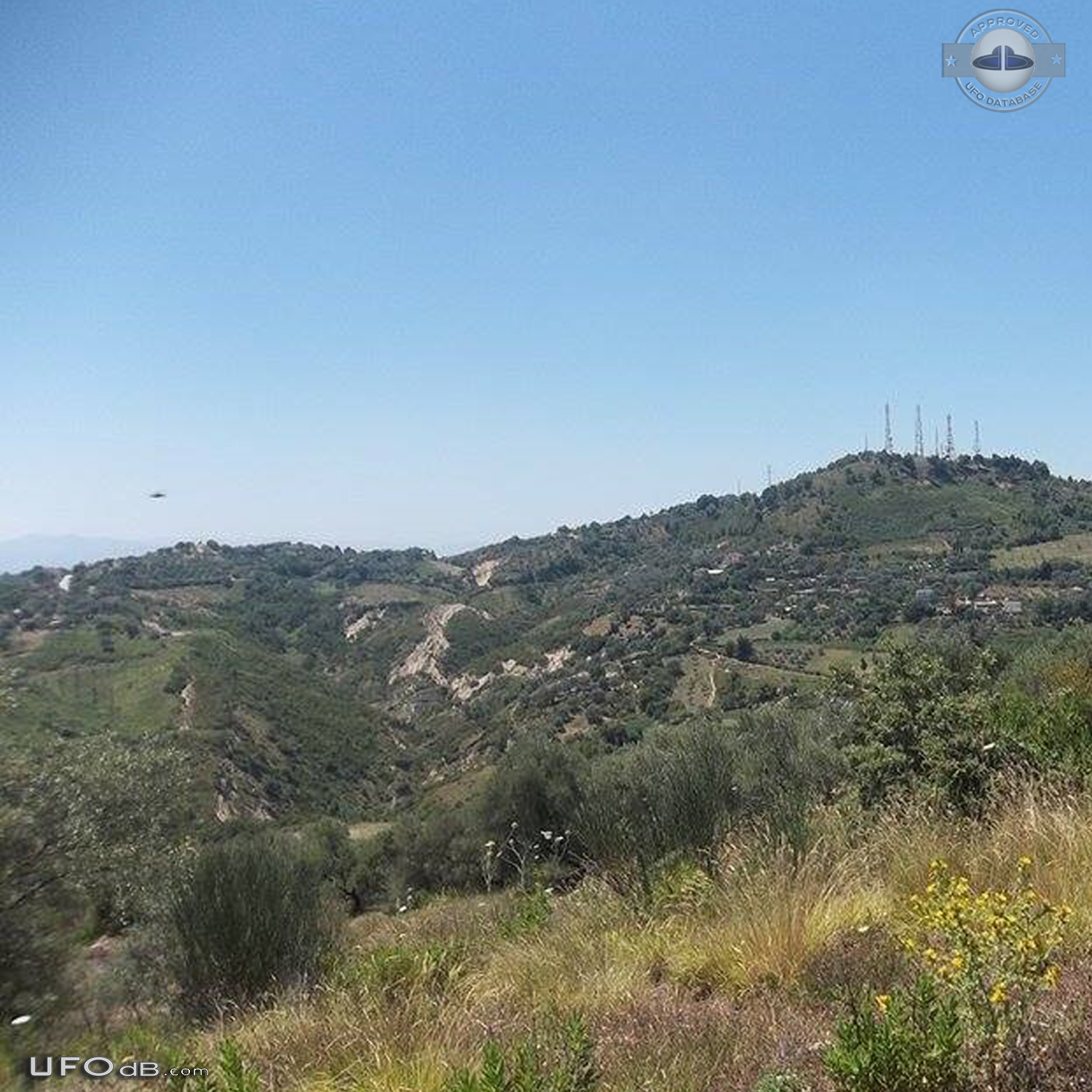 Watching photo at once I recognize the UFO hovering - Fier Albania UFO Picture #749-2