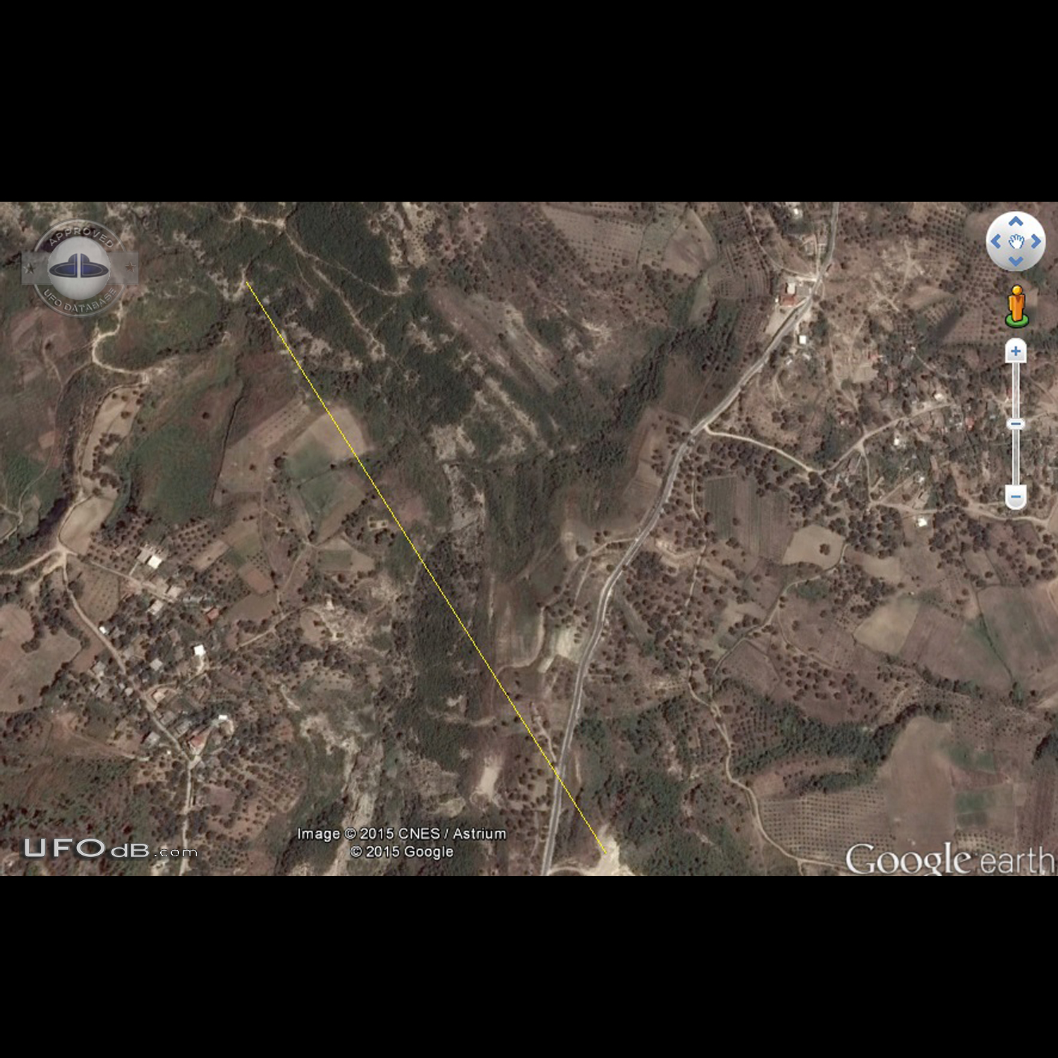 Watching photo at once I recognize the UFO hovering - Fier Albania UFO Picture #749-5