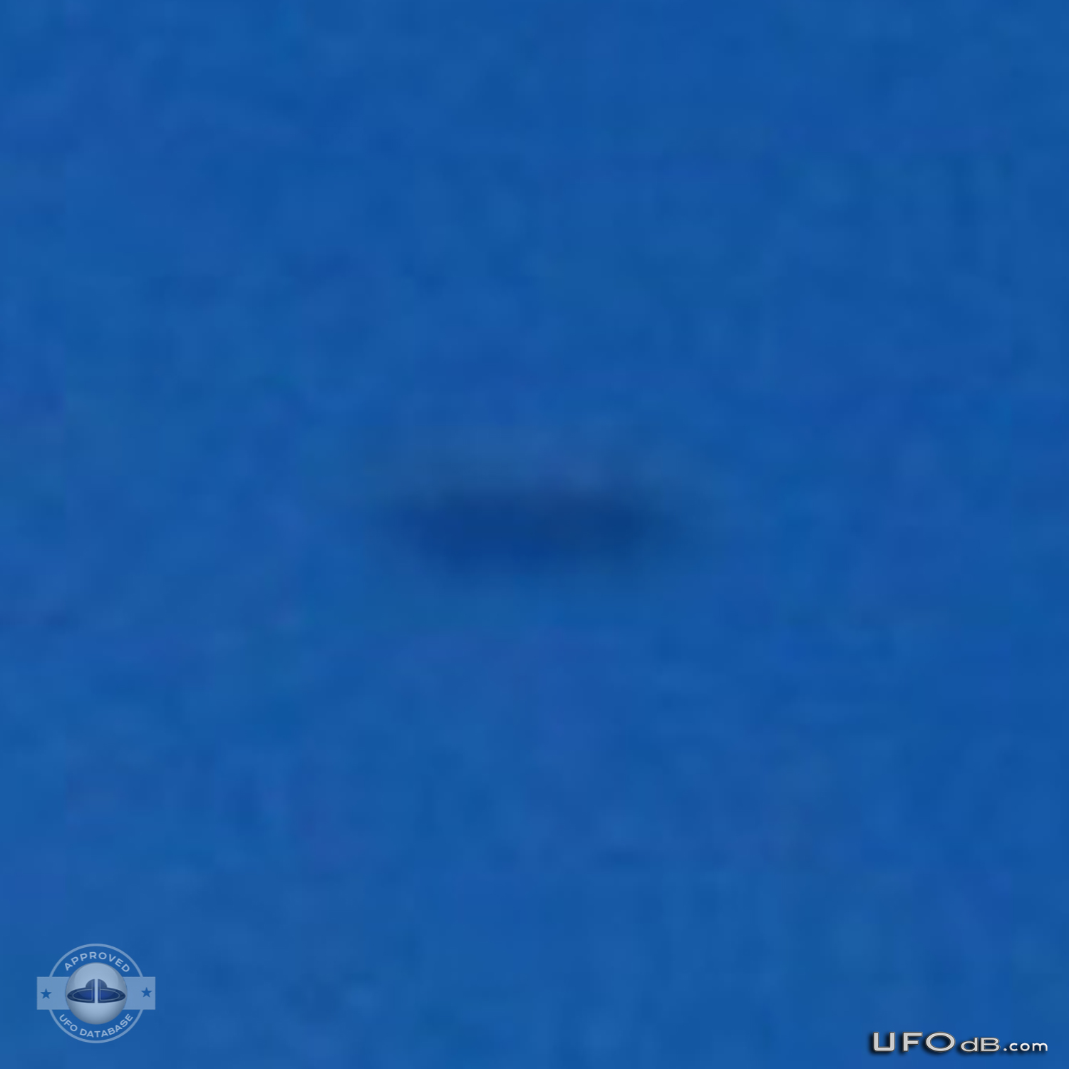 Classic Saucer UFO over West Sussex in England | U.K. February 17 2011 UFO Picture #265-3