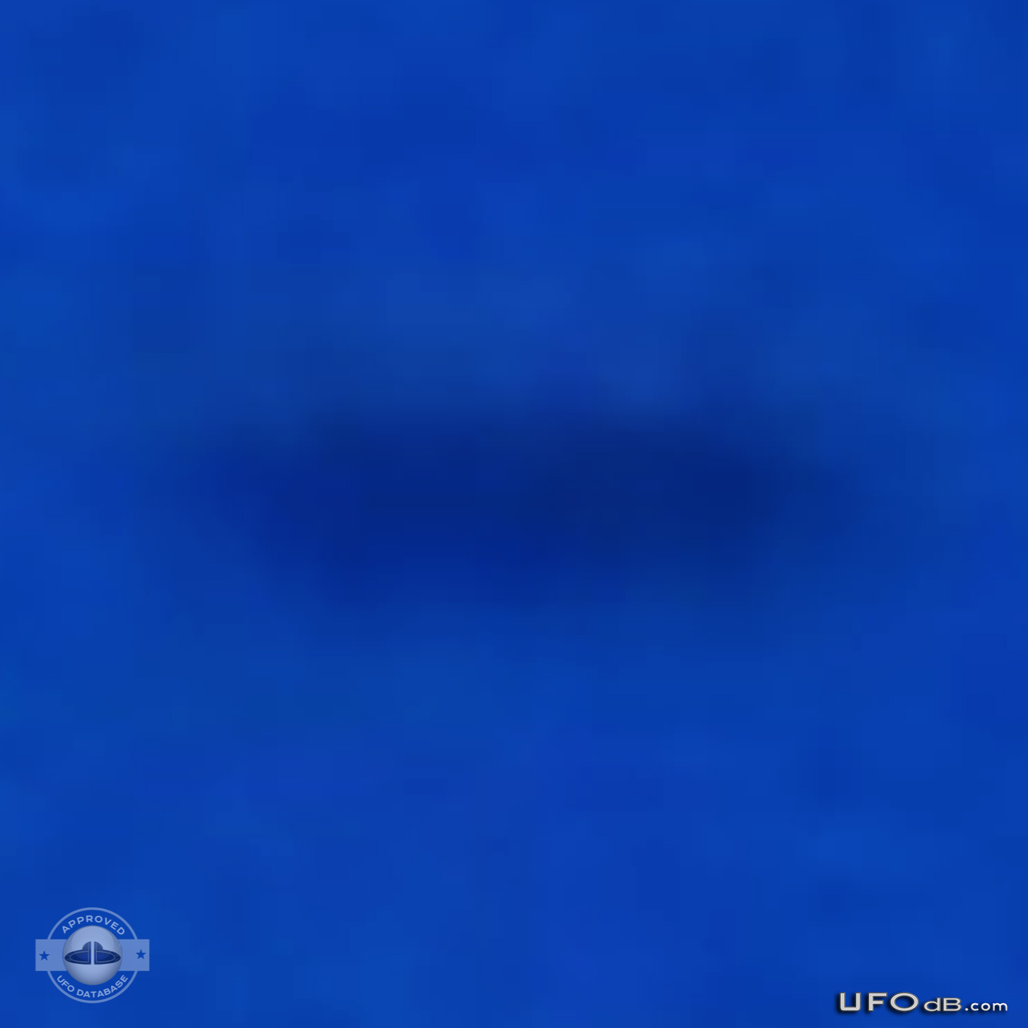 Classic Saucer UFO over West Sussex in England | U.K. February 17 2011 UFO Picture #265-4