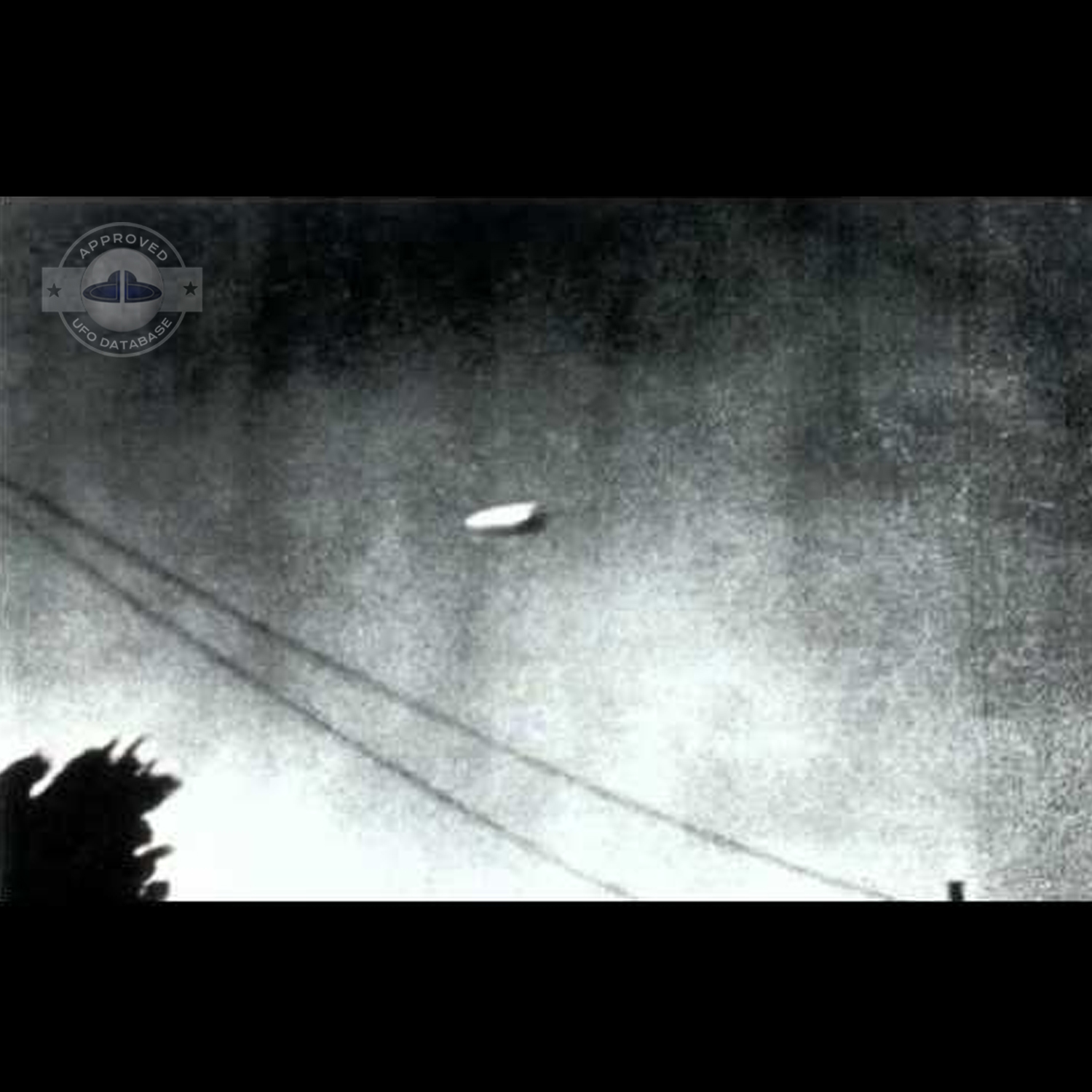 Very bright UFO with silver metal color making a strange noise | 1967 UFO Picture #139-1