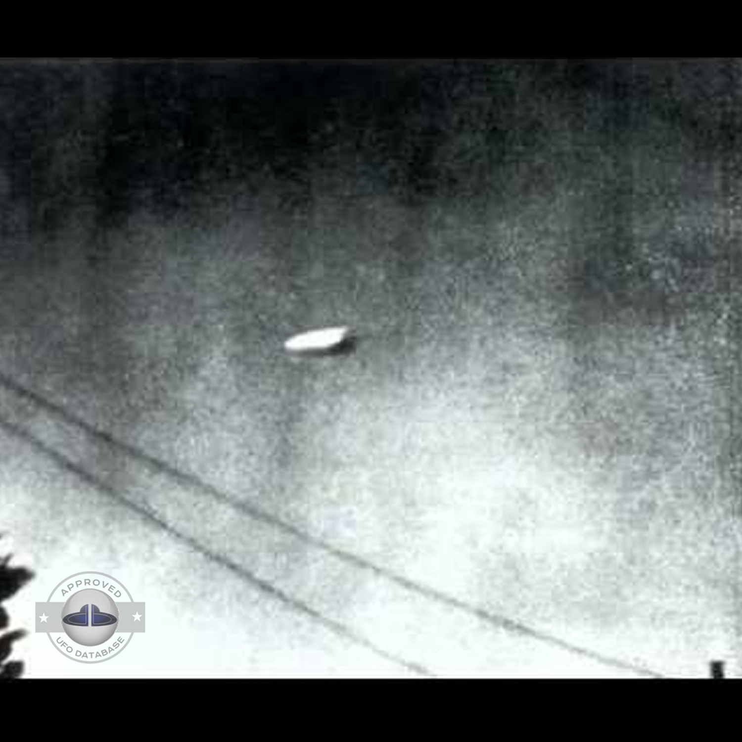 Very bright UFO with silver metal color making a strange noise | 1967 UFO Picture #139-2