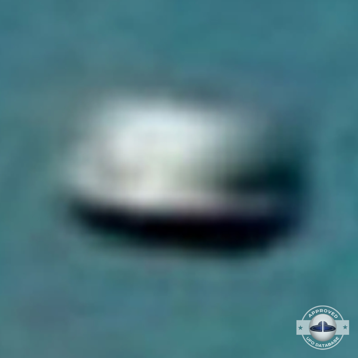 Yamanlar Mountain Peak Hitchhikers UFO Picture | Izmir, Turkey 1996 UFO Picture #182-6