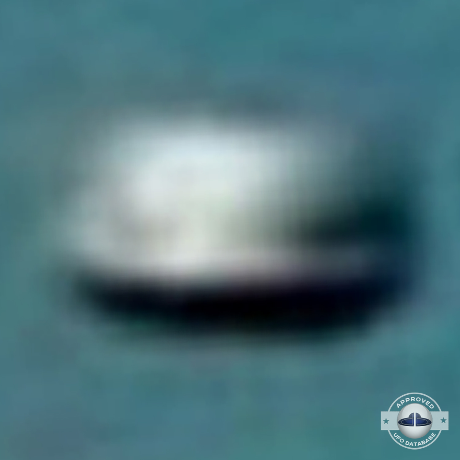 Yamanlar Mountain Peak Hitchhikers UFO Picture | Izmir, Turkey 1996 UFO Picture #182-7