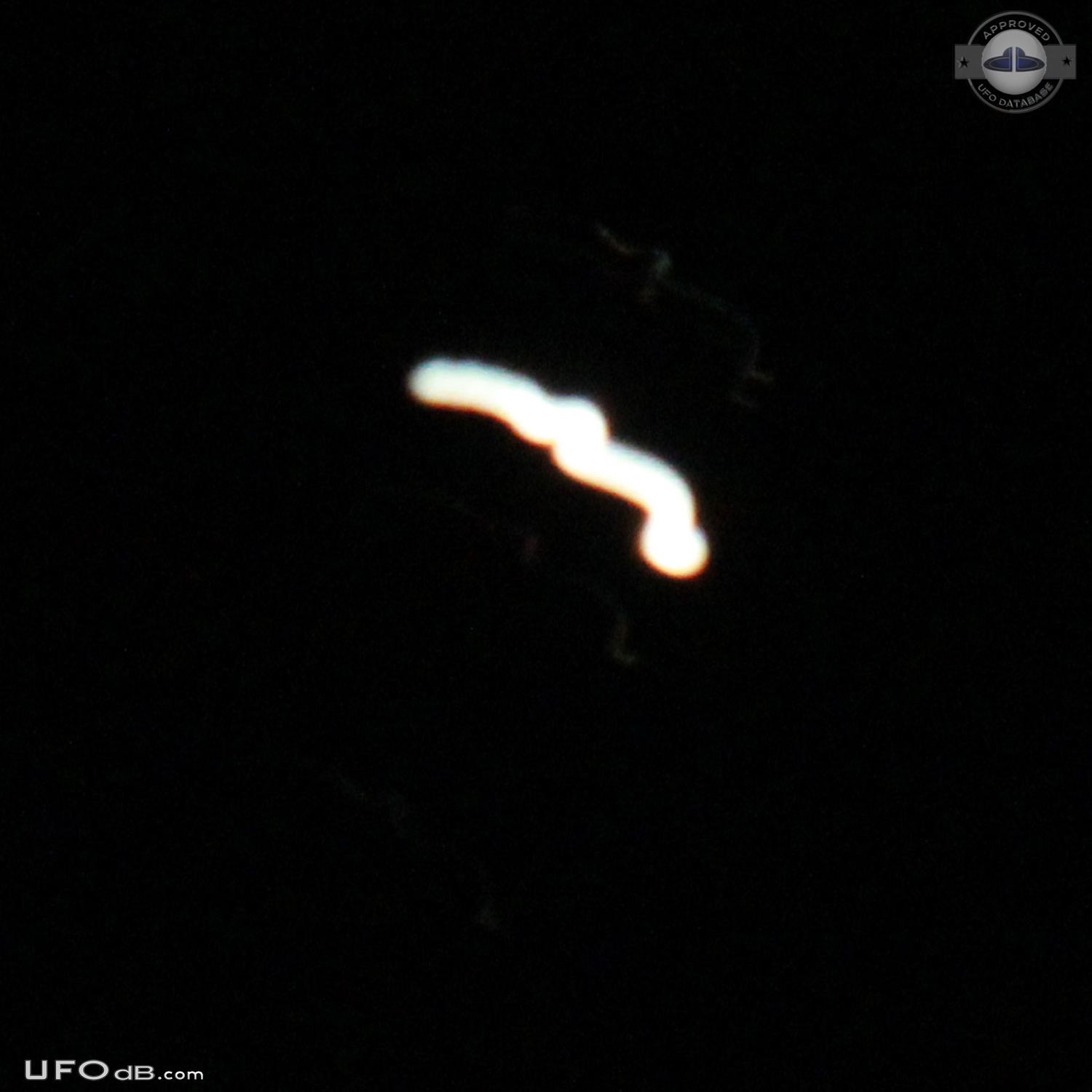 circle with white dots that may be lights but not on. Moved w/o sound UFO Picture #578-3