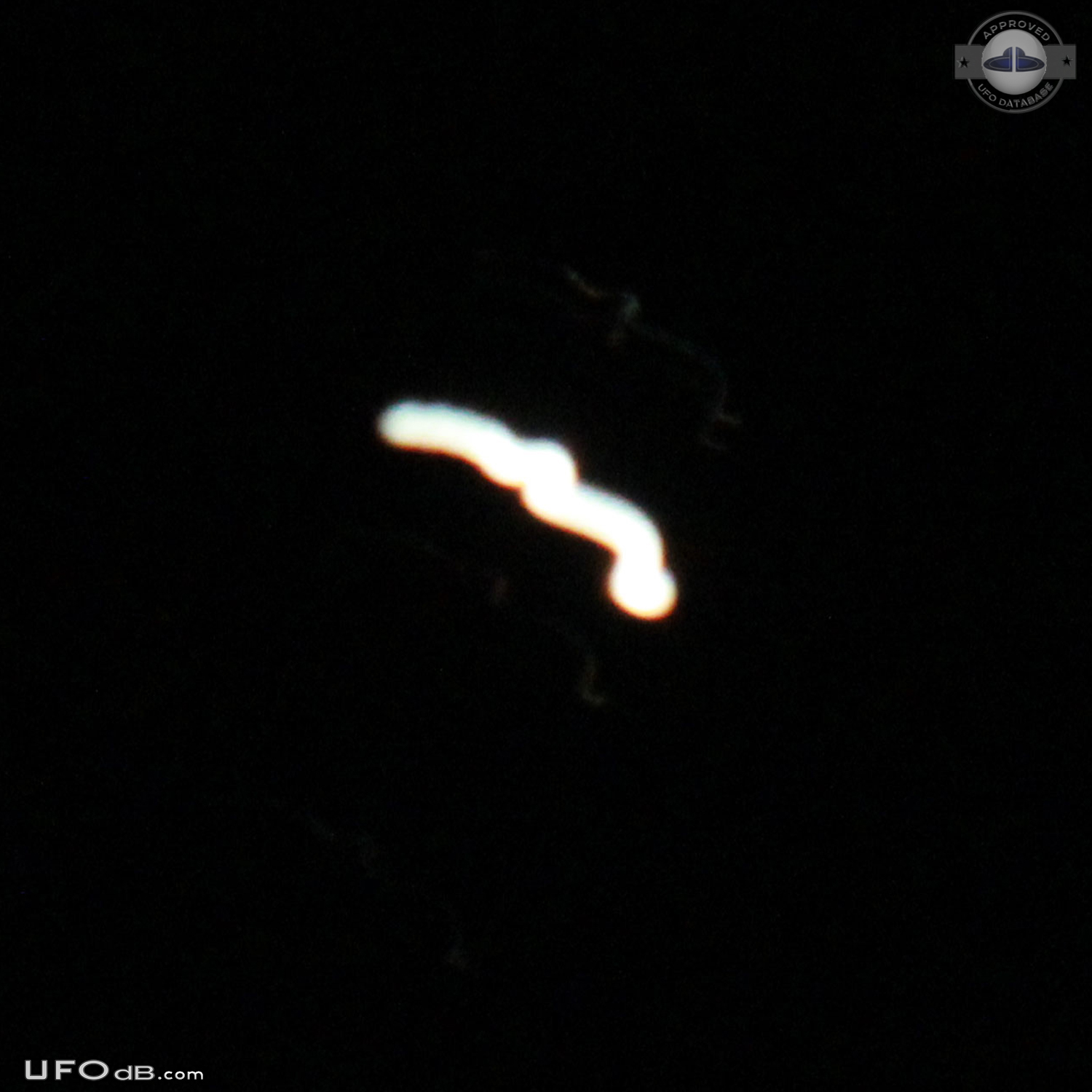 circle with white dots that may be lights but not on. Moved w/o sound UFO Picture #578-5