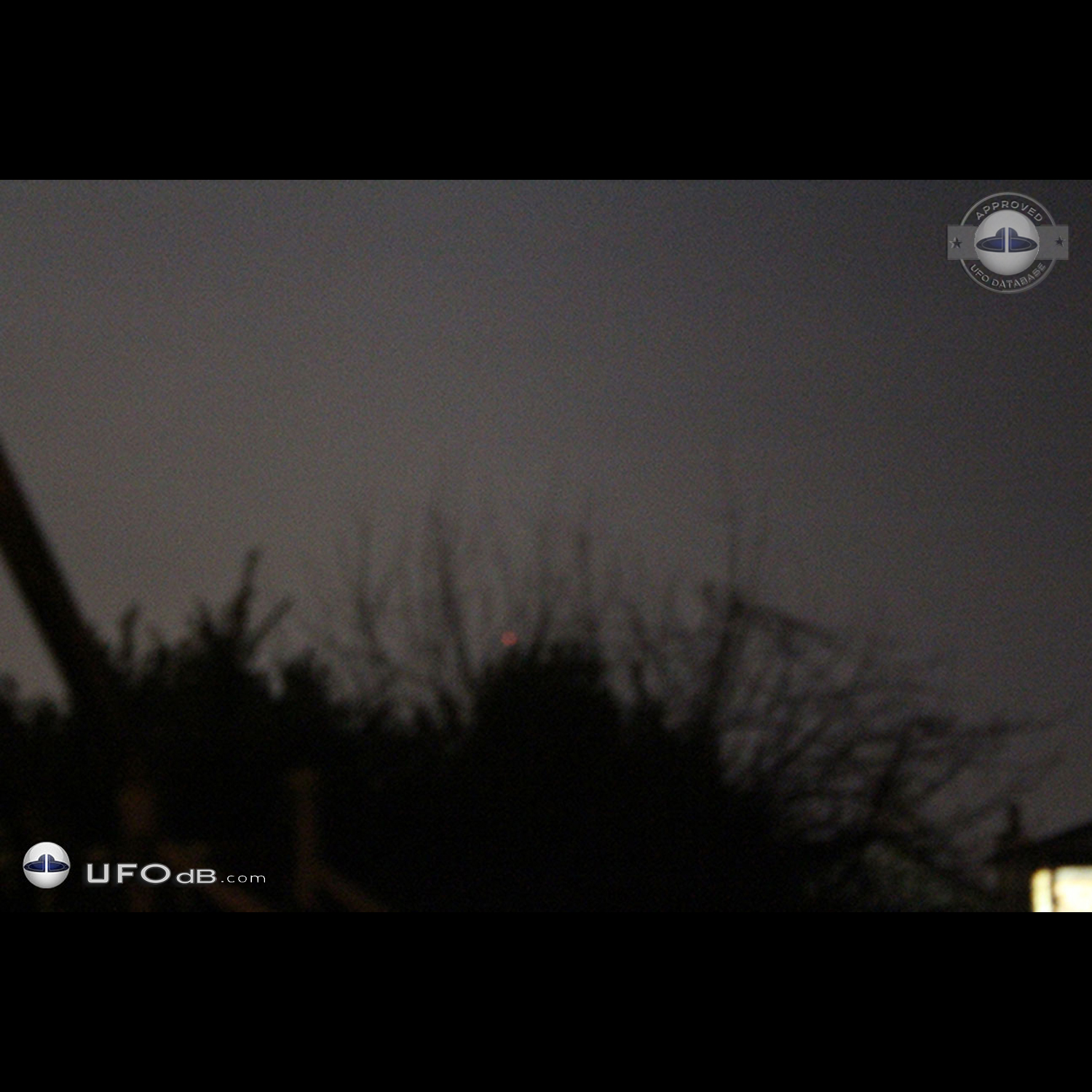 red-orange UFO pulsing, moving straight slowly Surrey BC Canada 2015 UFO Picture #664-2