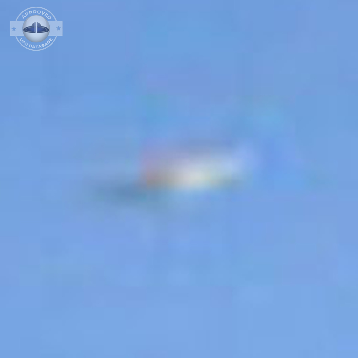 UFO is Flying in bright day light over several tourists UFO Picture #16-4