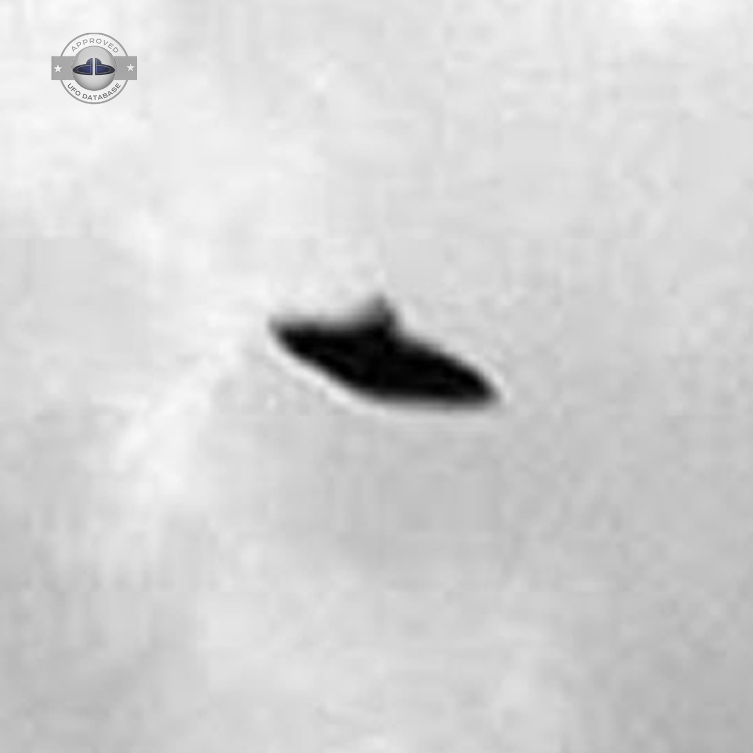 flying saucer passing over the ancient ruins near the center of Rome UFO Picture #51-4