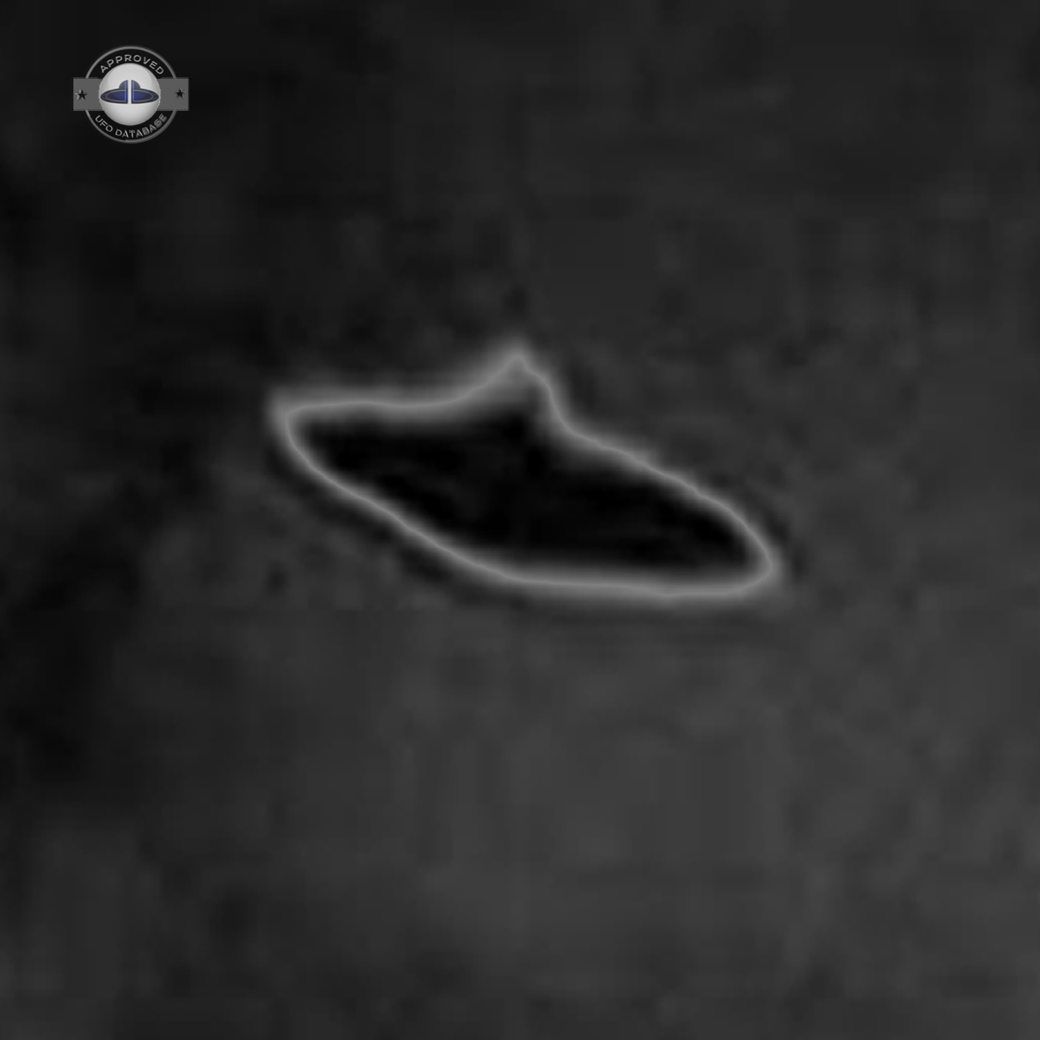 flying saucer passing over the ancient ruins near the center of Rome UFO Picture #51-6