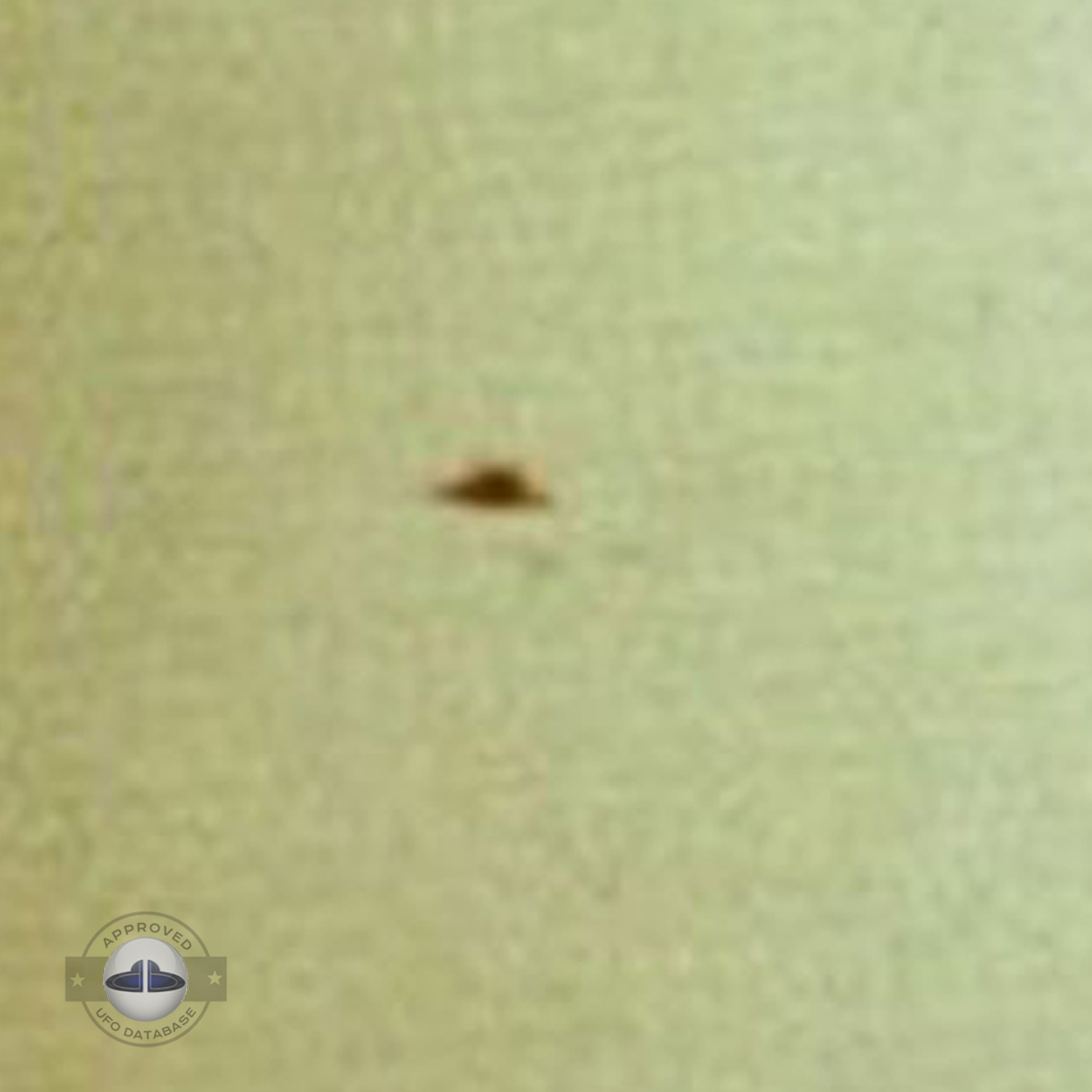 UFO Picture taken near the famous Stonehenge prehistoric monument UFO Picture #49-4