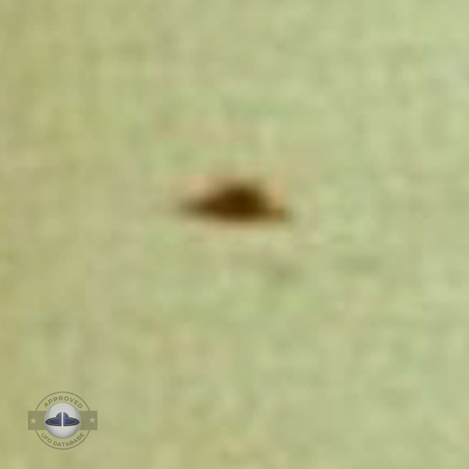 UFO Picture taken near the famous Stonehenge prehistoric monument UFO Picture #49-5