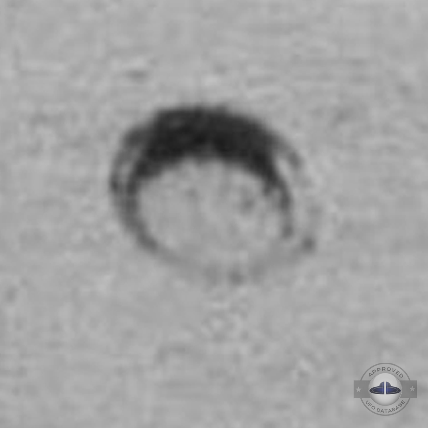 The ufo move slowly with his luminosity growing to suddenly disappear UFO Picture #67-4