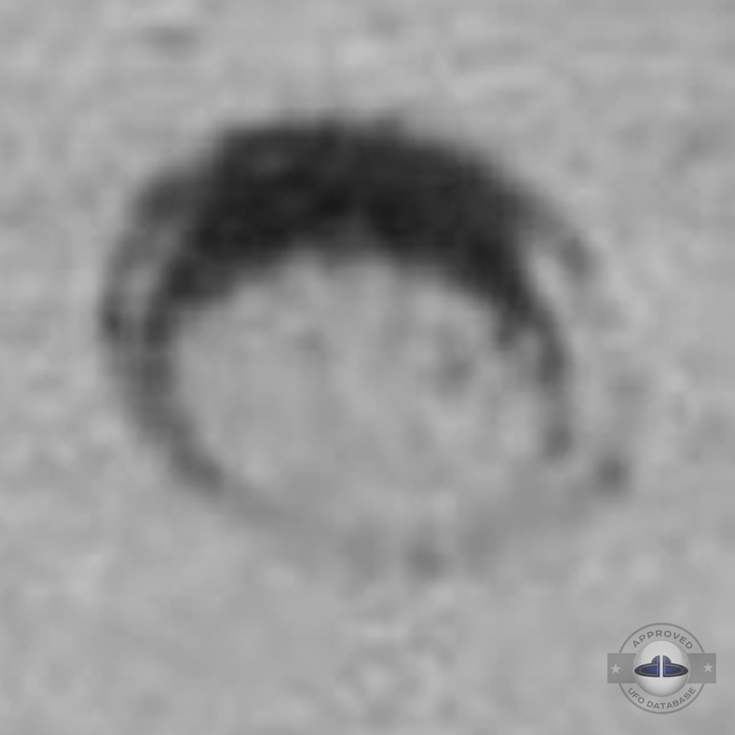 The ufo move slowly with his luminosity growing to suddenly disappear UFO Picture #67-5