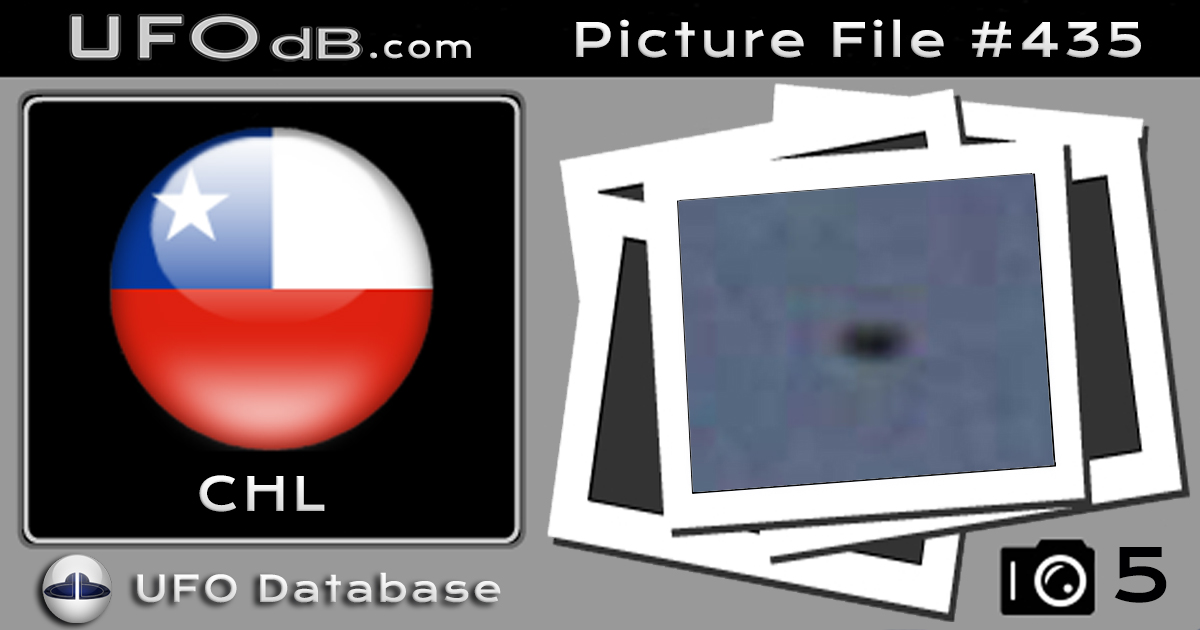 Kids picture captures a passing UFO in the sky of Cayo Chile in 2007