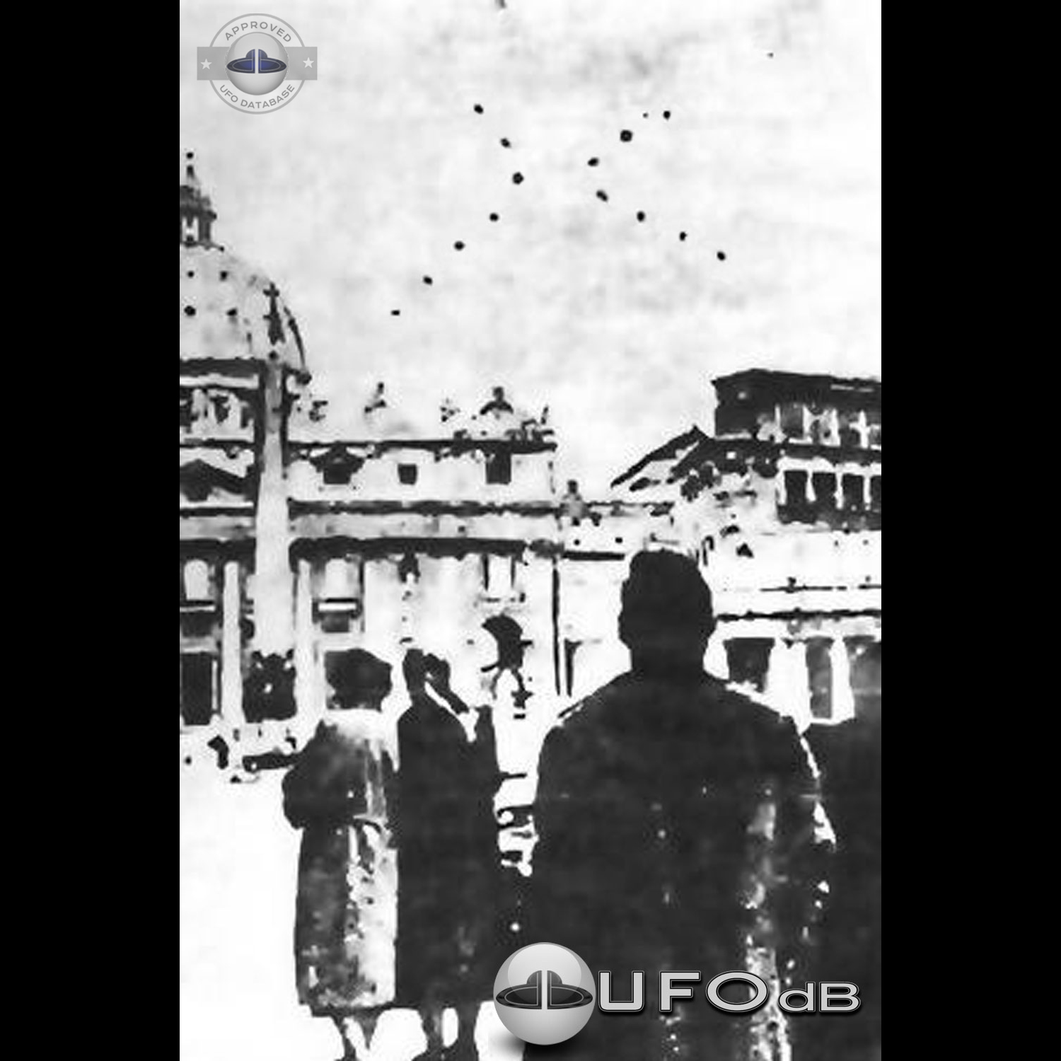 UFO picture showing people St Peter’s Square looking several UFO UFO Picture #104-1