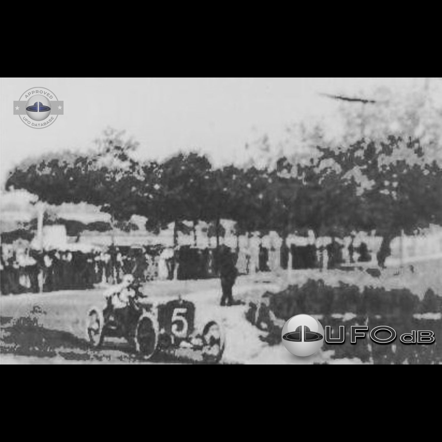 This is one of the oldest UFO picture ever taken | France | 1910 UFO Picture #108-1