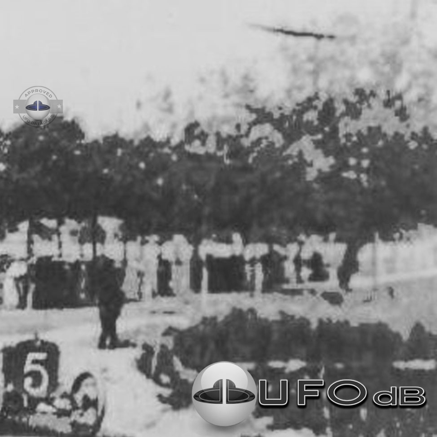 This is one of the oldest UFO picture ever taken | France | 1910 UFO Picture #108-2