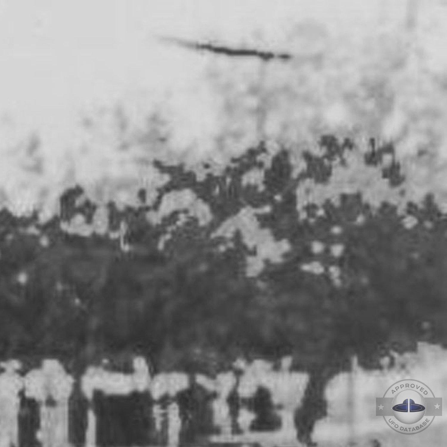 This is one of the oldest UFO picture ever taken | France | 1910 UFO Picture #108-3