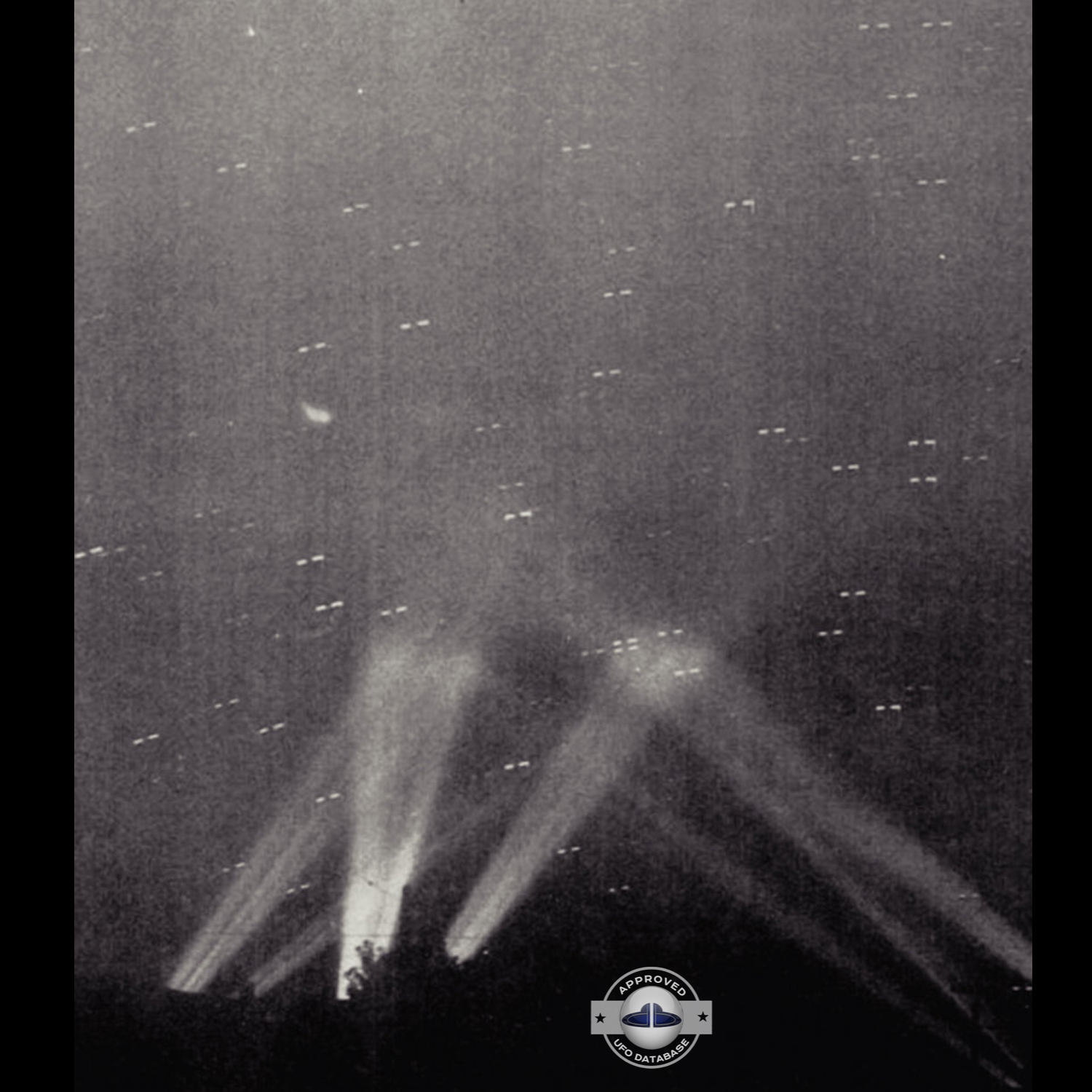 37th Coast Artillery Brigade lit up their spotlights to find a big UFO UFO Picture #109-3