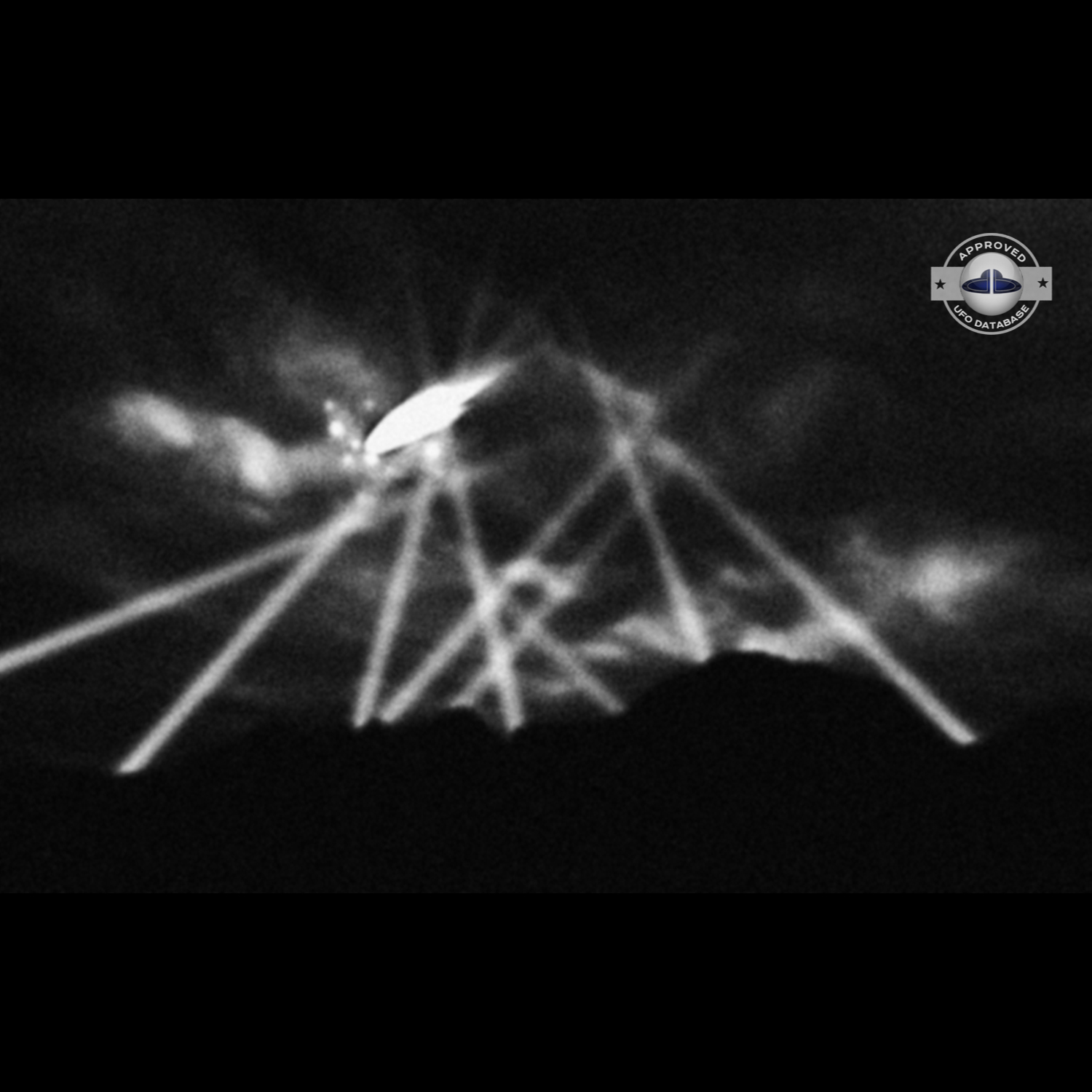 37th Coast Artillery Brigade lit up their spotlights to find a big UFO UFO Picture #109-4