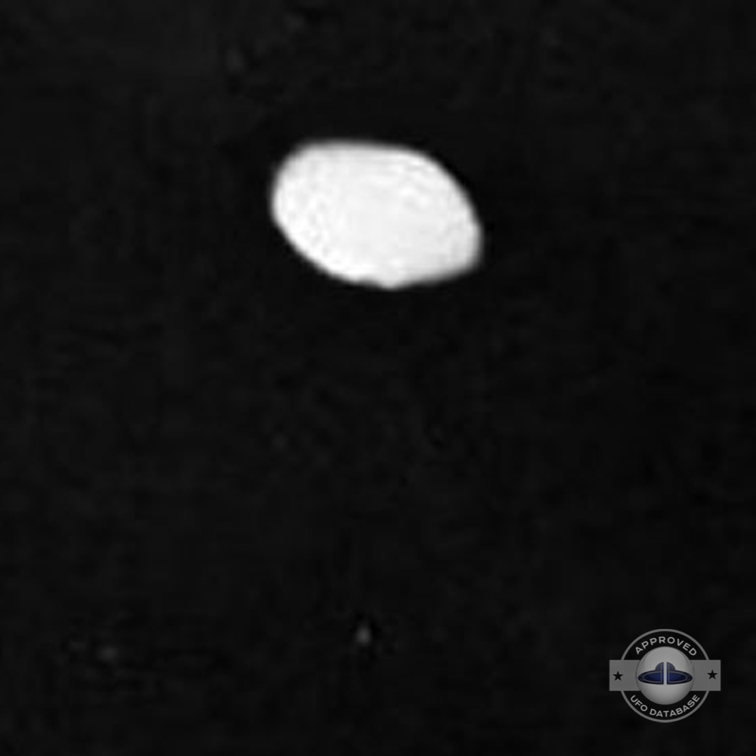 3 Army Air Force veterans seeing 6 UFO Santa Catalina Island, Avalon UFO Picture #111-3