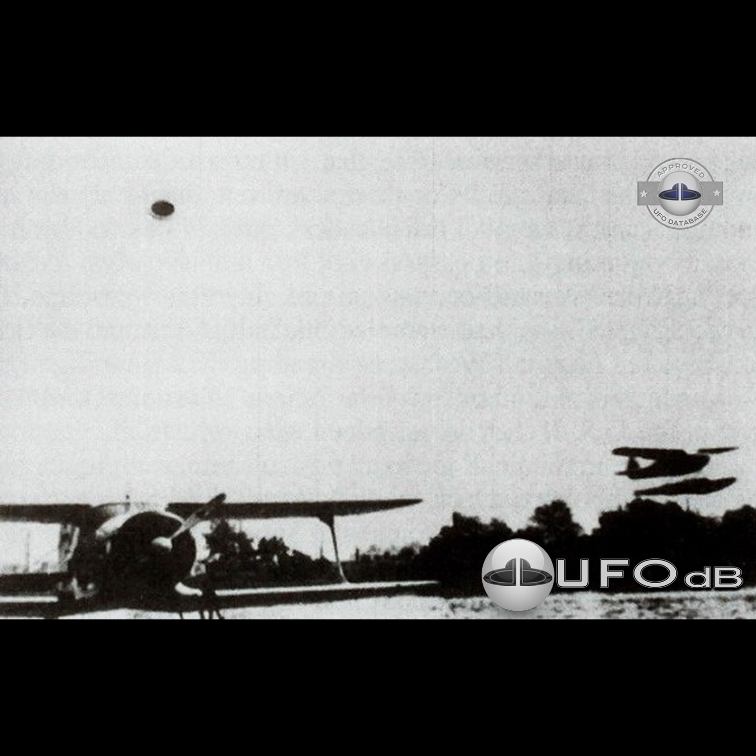 Under the UFO we can see 2 aircraft on the shore of Anchorage Alaska UFO Picture #113-1