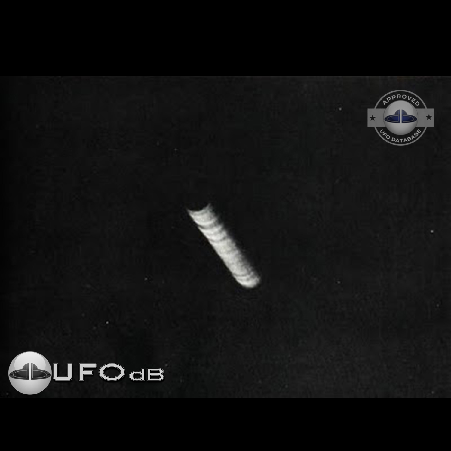 Tube shaped UFO - We can see the black hole at the end | New York UFO Picture #114-1