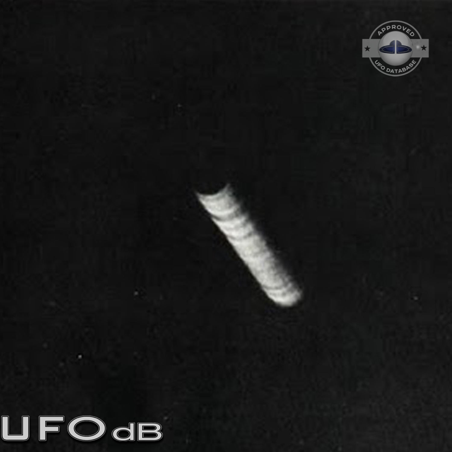 Tube shaped UFO - We can see the black hole at the end | New York UFO Picture #114-2