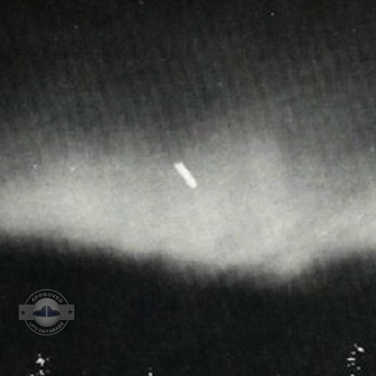 Tube shaped UFO - We can see the black hole at the end | New York UFO Picture #114-5
