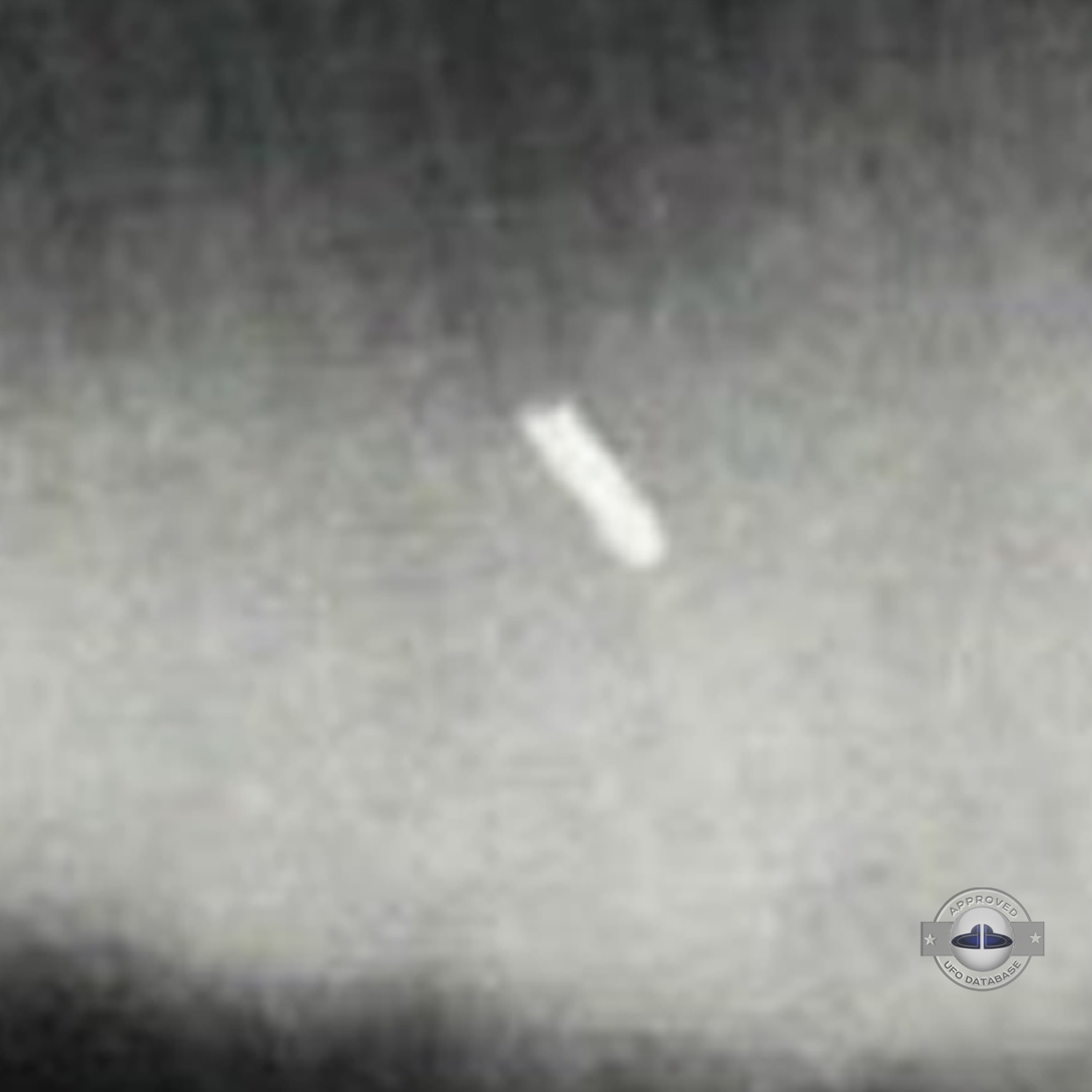 Tube shaped UFO - We can see the black hole at the end | New York UFO Picture #114-6