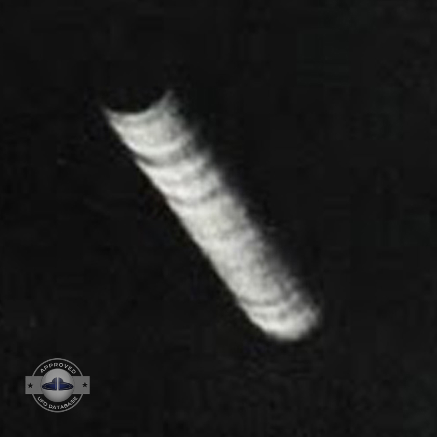 Tube shaped UFO - We can see the black hole at the end | New York UFO Picture #114-8