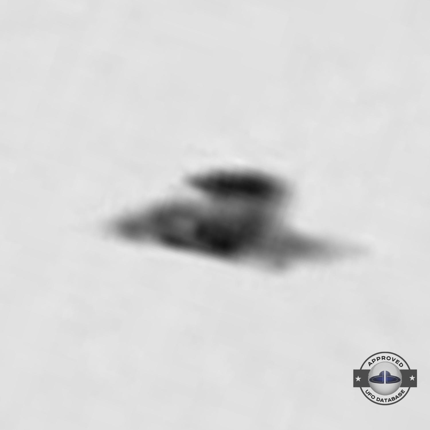Photographer saw UFO fly at very high rate speed above the skyline UFO Picture #118-5