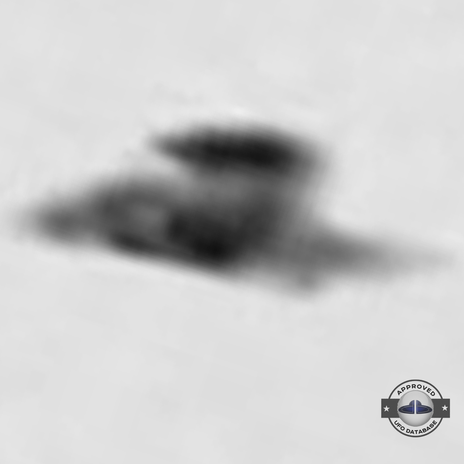 Photographer saw UFO fly at very high rate speed above the skyline UFO Picture #118-6