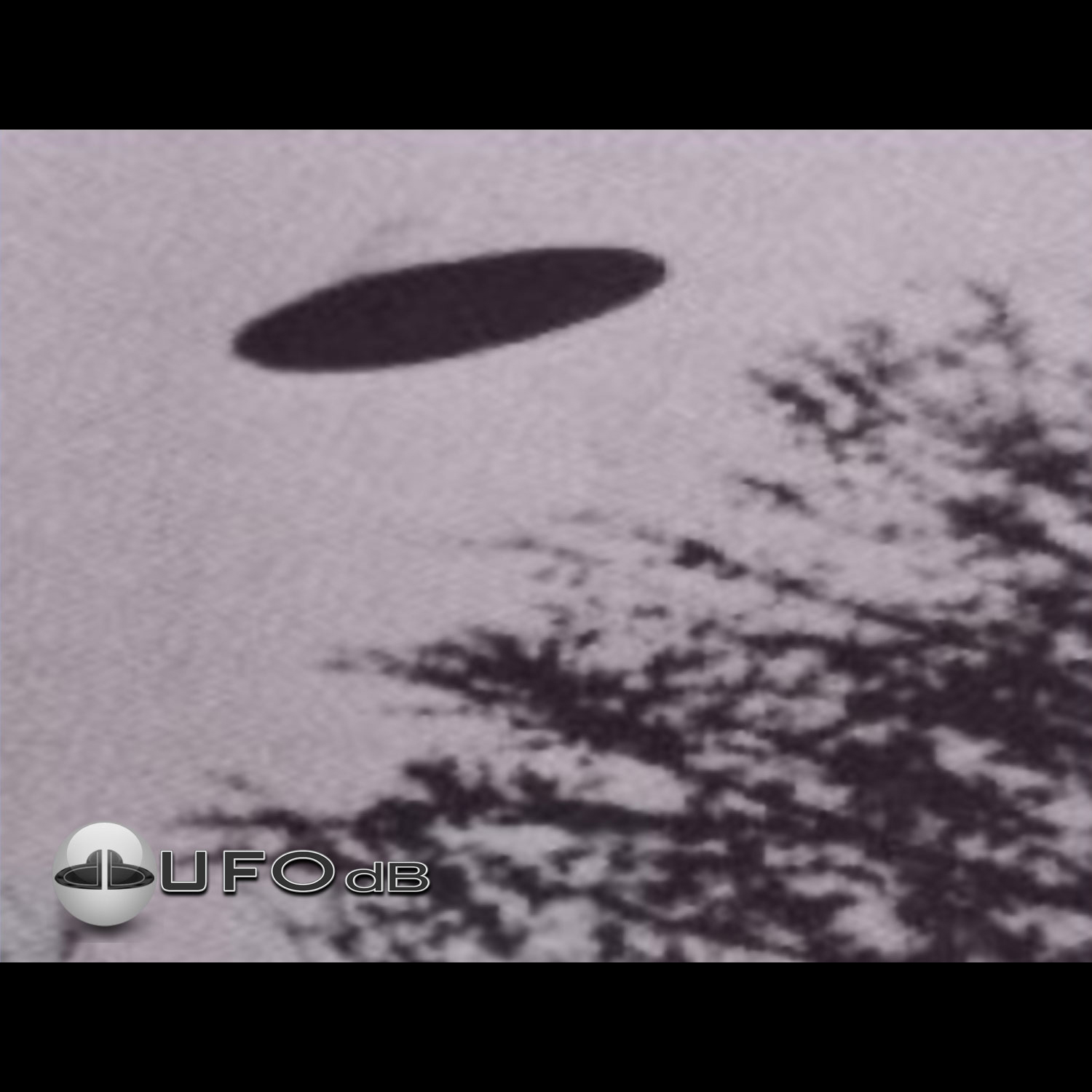 Old black and white picture of UFO in Red Bud Illinois in the USA UFO Picture #12-1