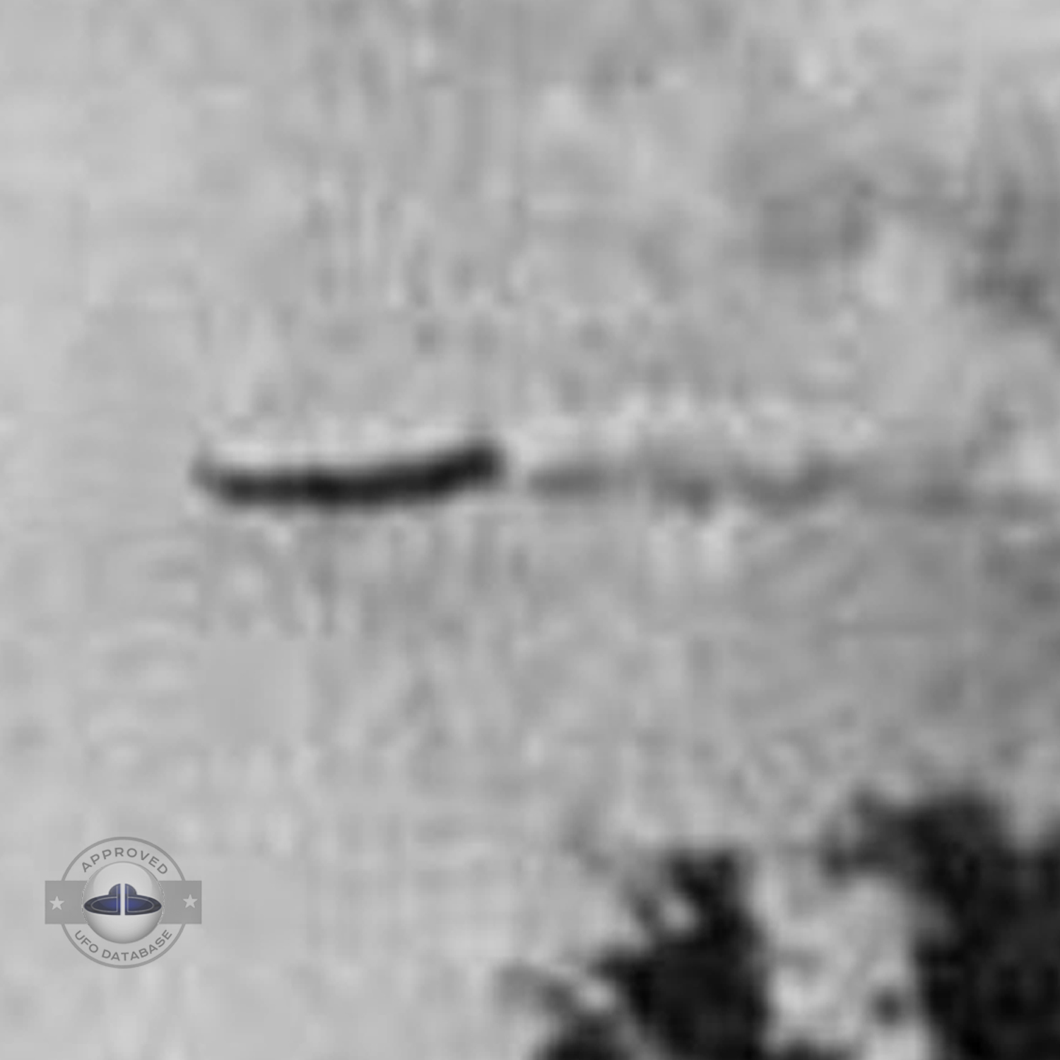 UFO picture, Cigar shaped UFO flying horizontally and low in the sky UFO Picture #120-5