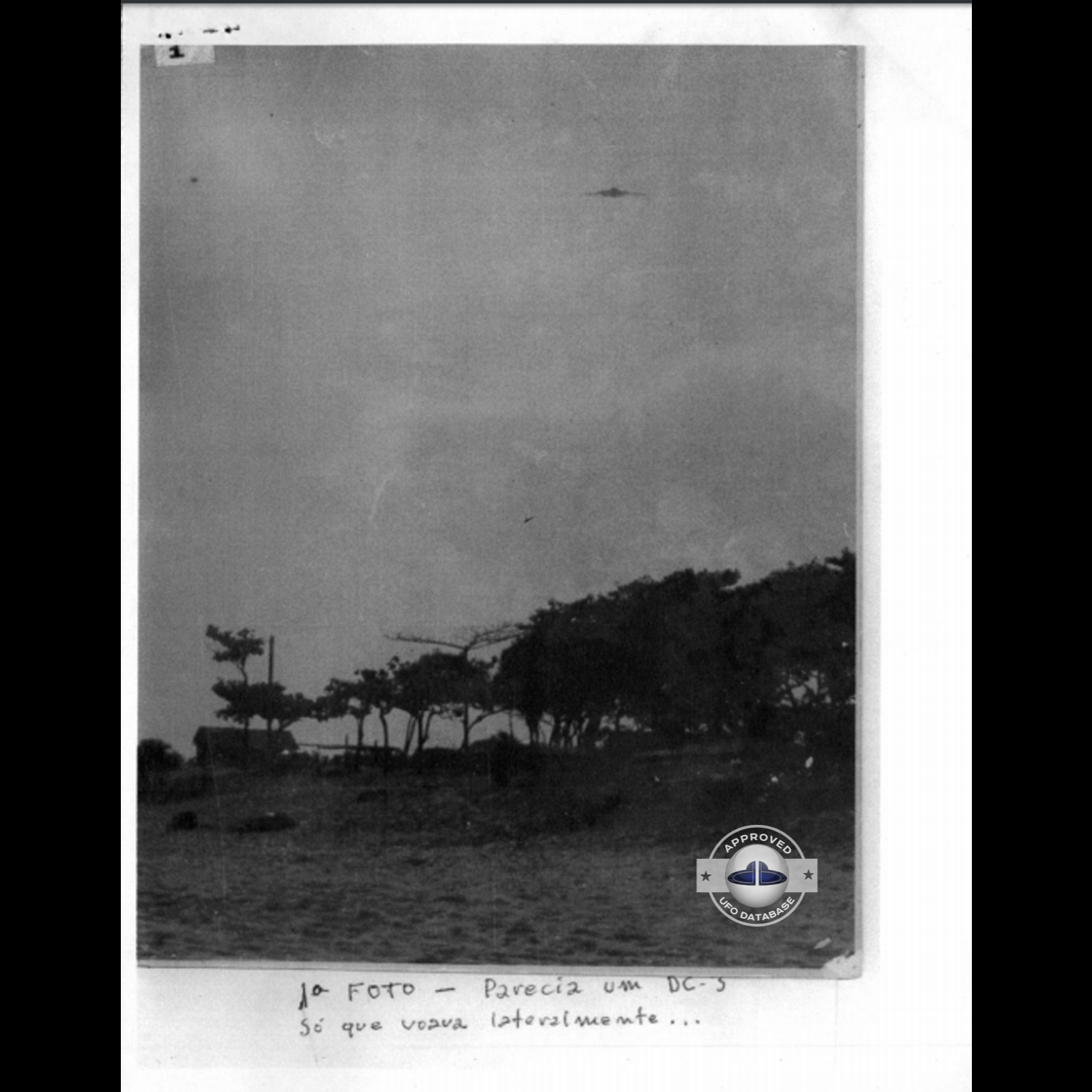 UFO picture considered by A.P.R.O | one of the best ufo picture 1952 UFO Picture #122-3