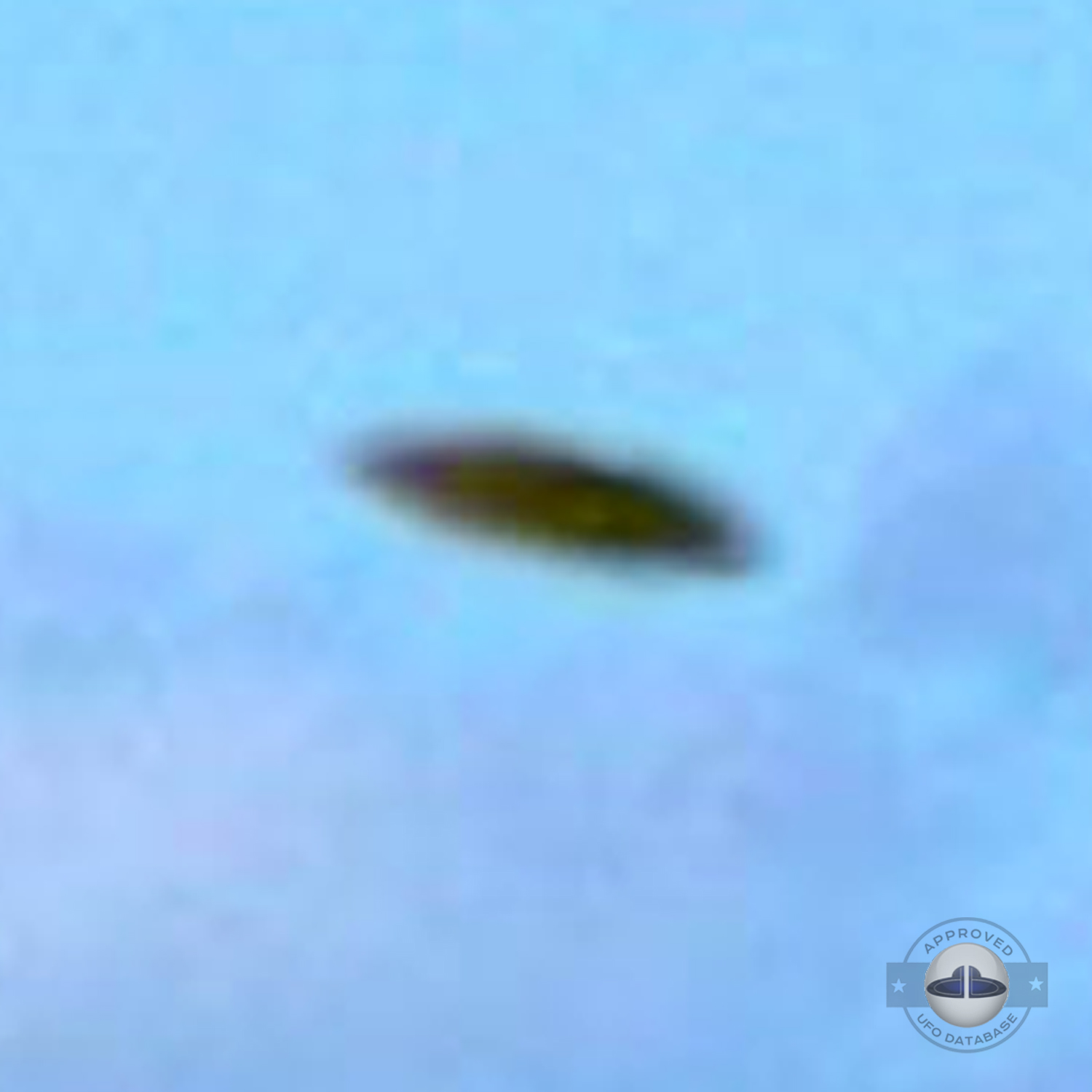 UFO picture taken on october 21, 2004 over the Kaneohe Bay in Hawaii UFO Picture #13-4