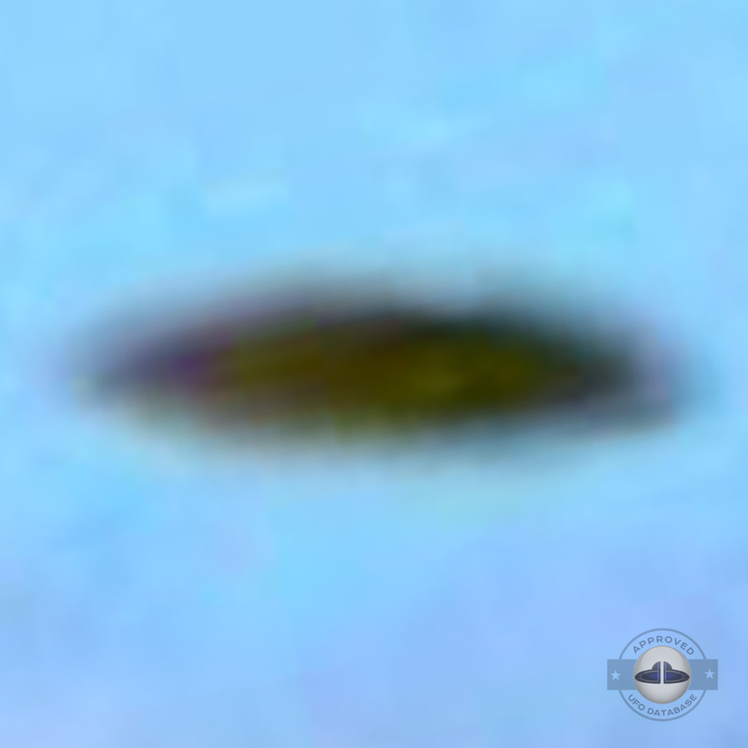 UFO picture taken on october 21, 2004 over the Kaneohe Bay in Hawaii UFO Picture #13-6