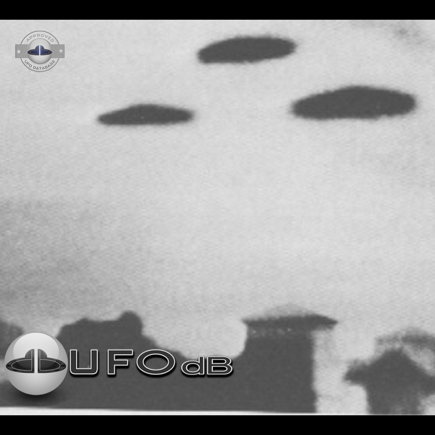 3 dark saucer shape UFOs near church in cathedral square of Sicuani UFO Picture #131-2
