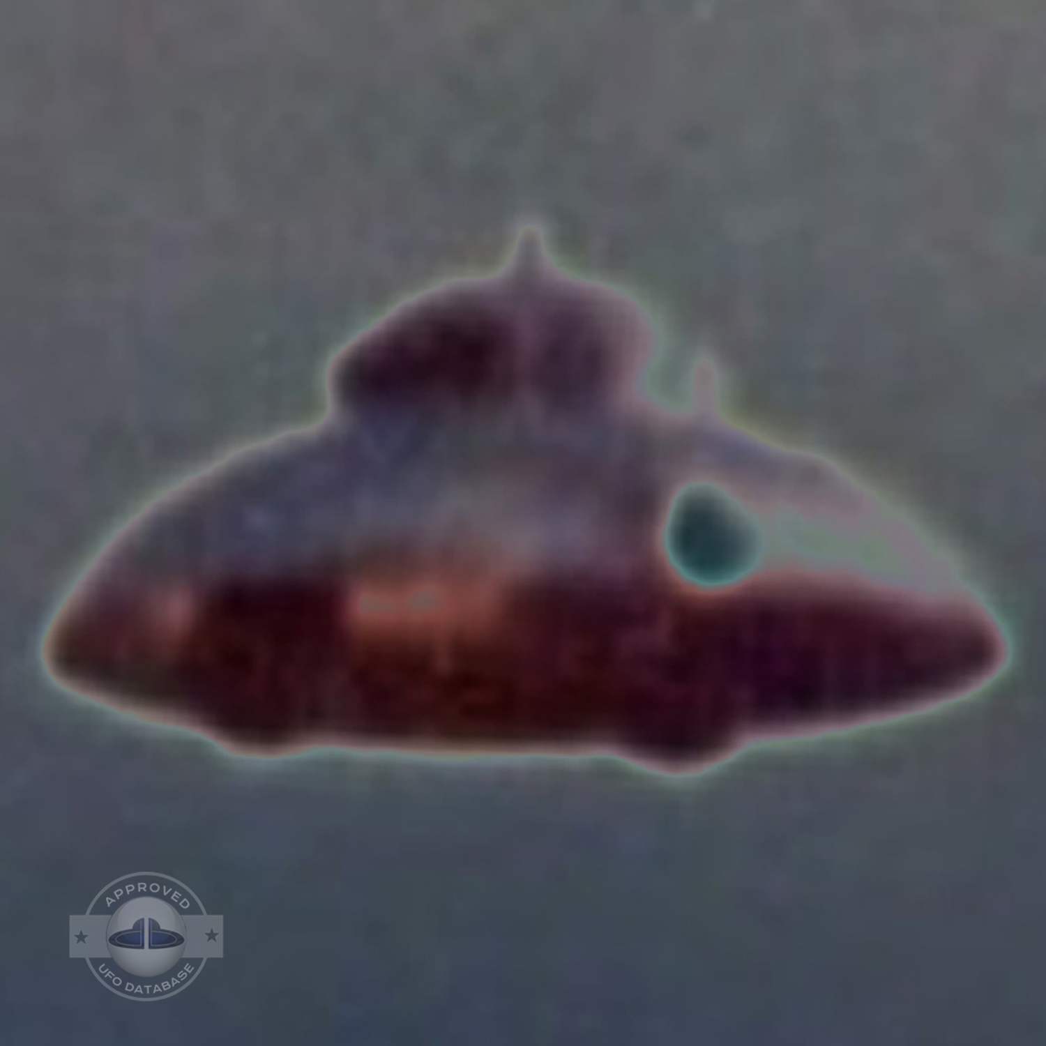 This UFO picture has been in several reports and controversies, 1970s UFO Picture #138-8