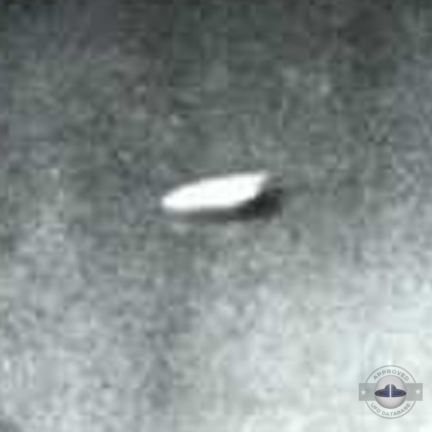 Very bright UFO with silver metal color making a strange noise | 1967 UFO Picture #139-4