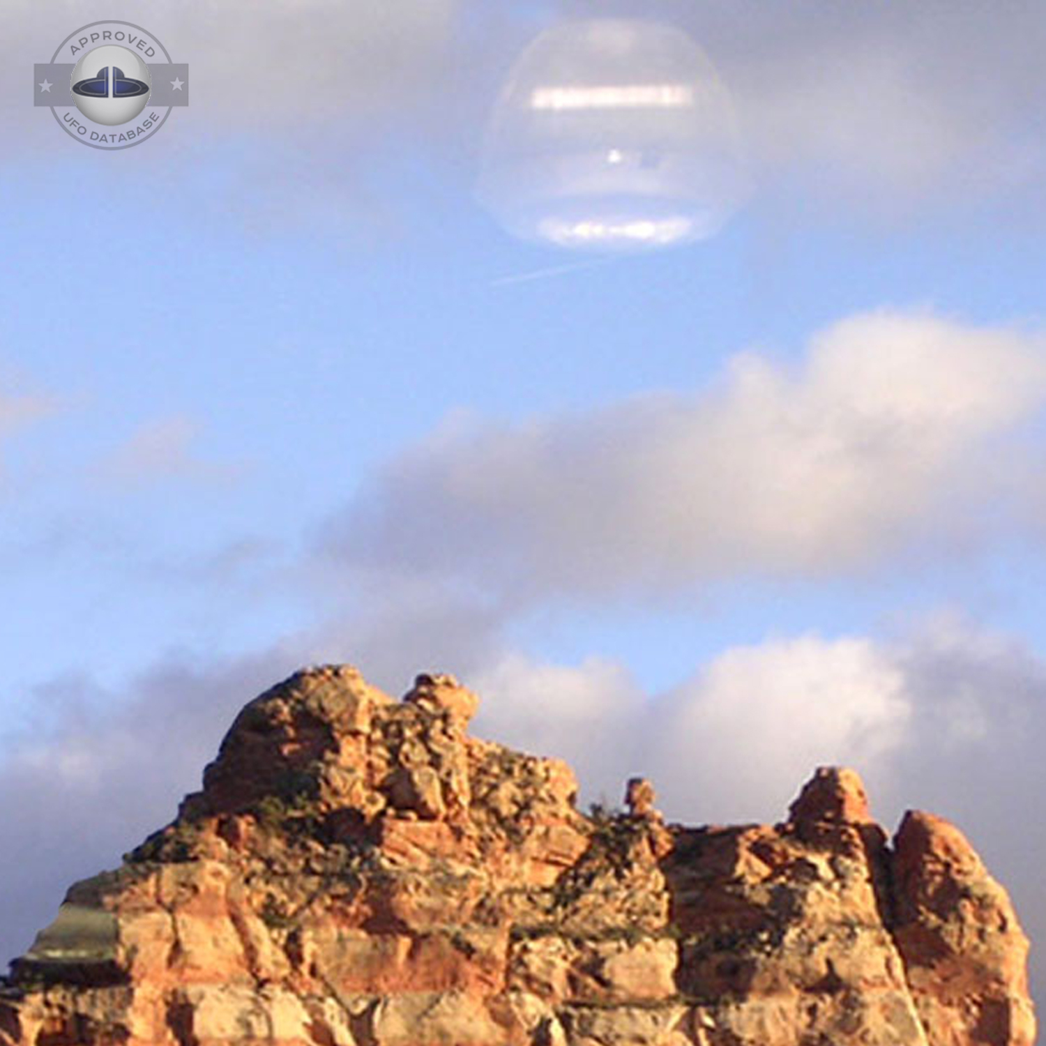 UFO Flying over mountain in the desert of Arizona near Sedona UFO Picture #14-3