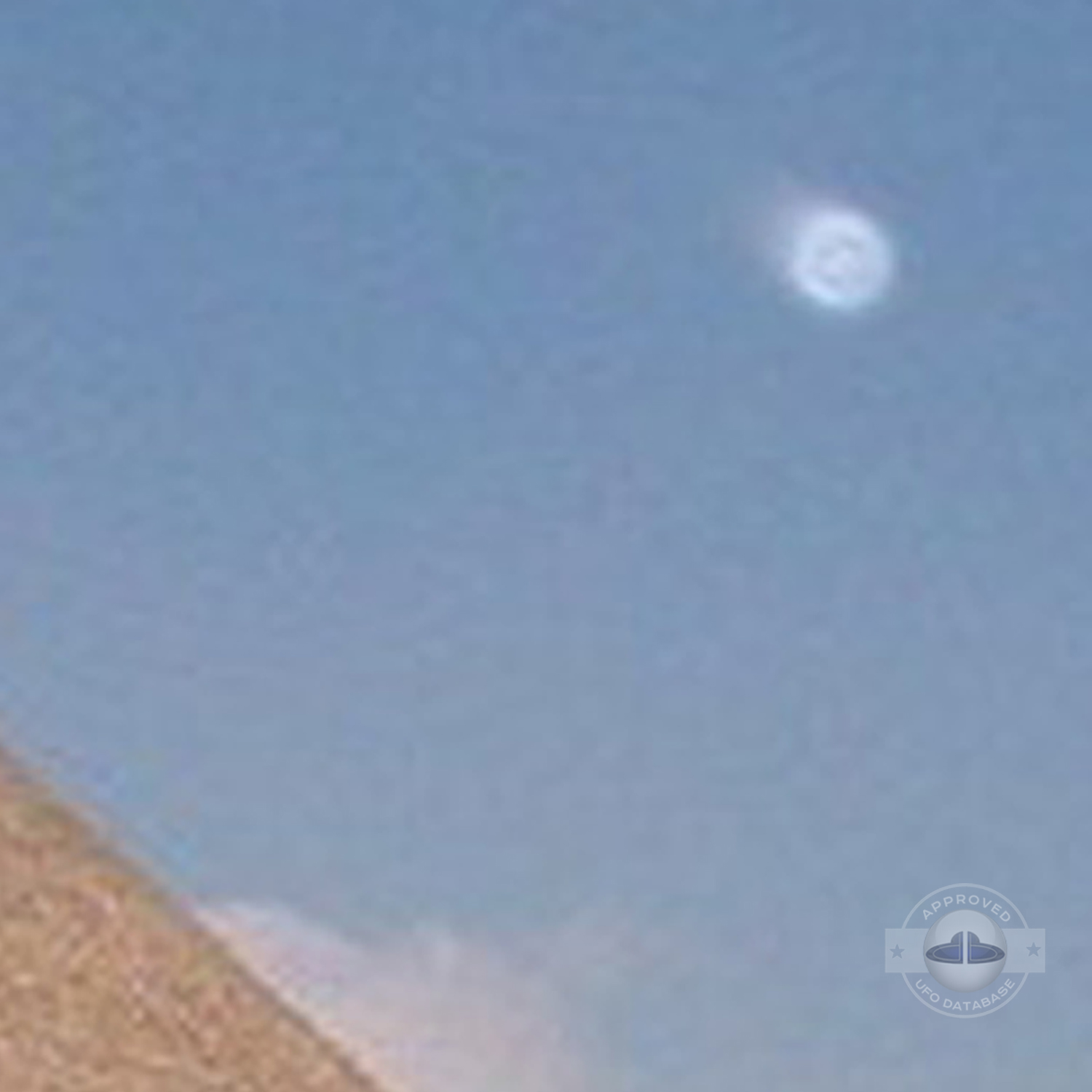 UFO picture near the famous Great Sphinx of Giza by a tourist | Egypt UFO Picture #143-6