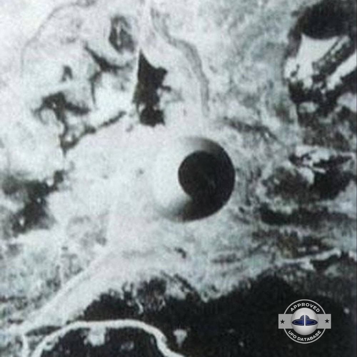 Rare UFO picture considering it was taken from airplane | Venezuela UFO Picture #146-3
